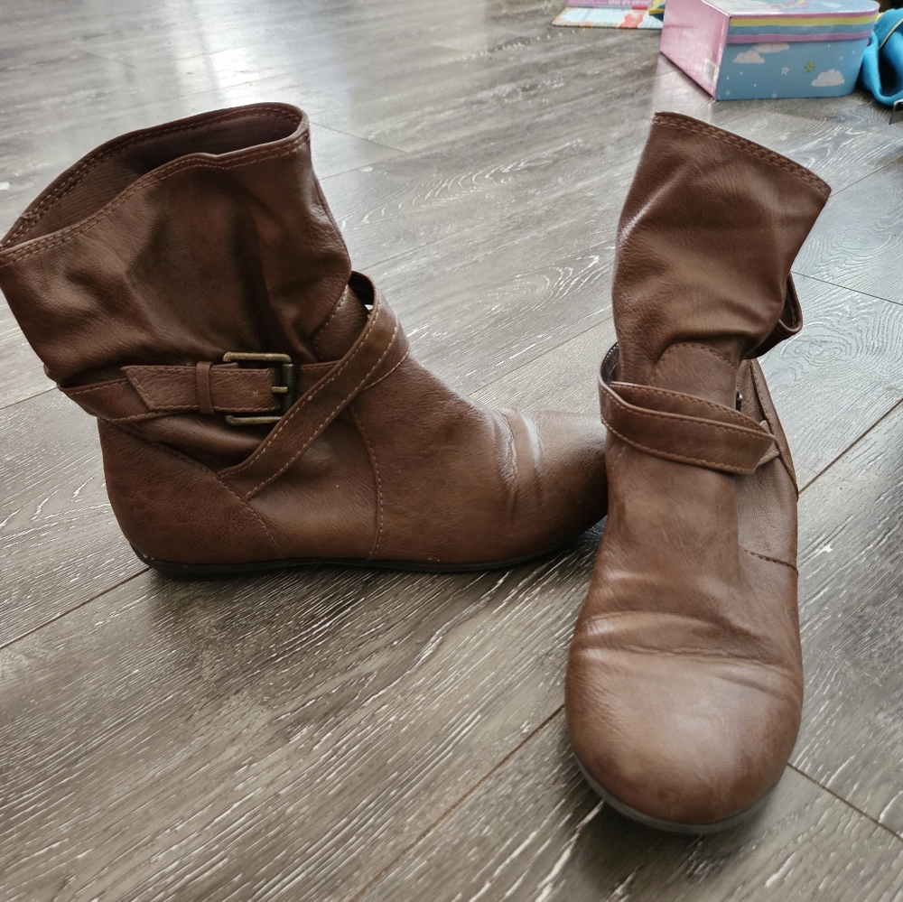 American Eagle boots